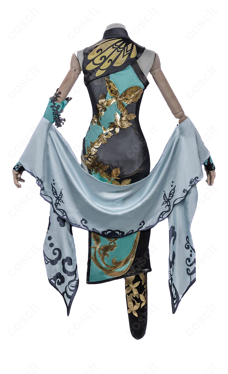 五維介質 蒼穹コスプレ衣装の背面。背中のファスナー位置とストールの落ち感、背面装飾のディテール。