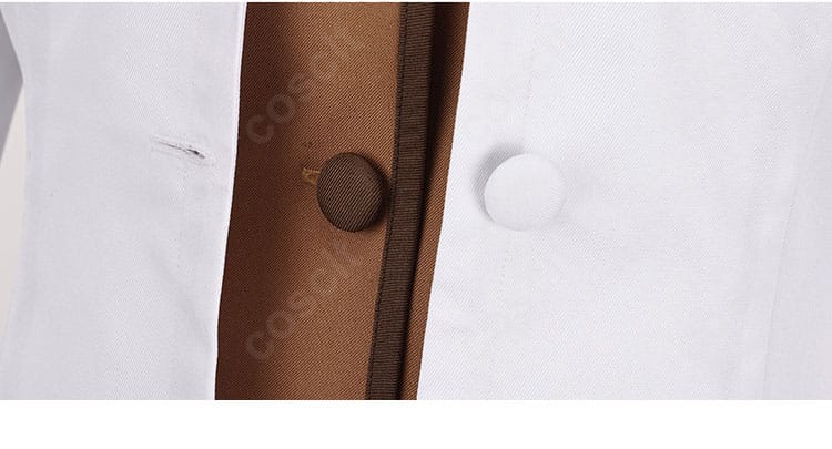 間桐桜 コスプレの門襟とボタンの近接。実衣装に沿った配置でキャラクター性を忠実に表現。