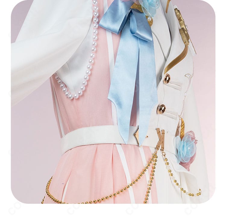 腰部ディテール。ベルト基部と飾りチェーンの取り付け位置が分かる。