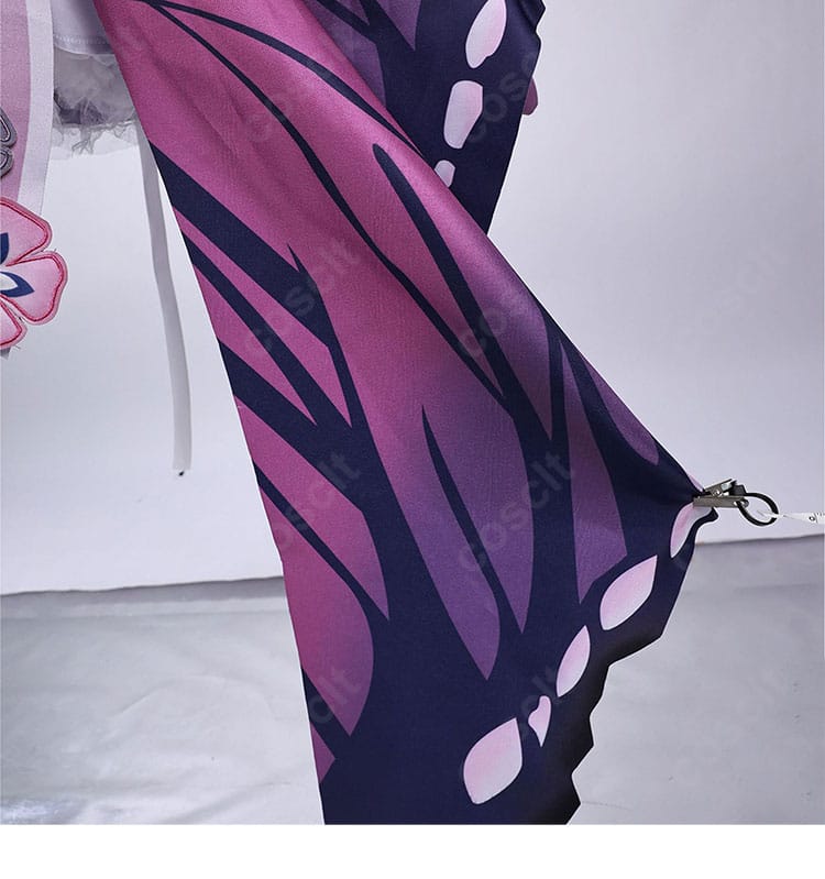 スカート裾の装飾ディテール。縁取りと段差が生む陰影を確認できる写真