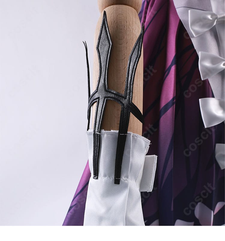 袖口と腕飾りの装飾ディテール。レイヤー構成と固定方法が見えるアップ