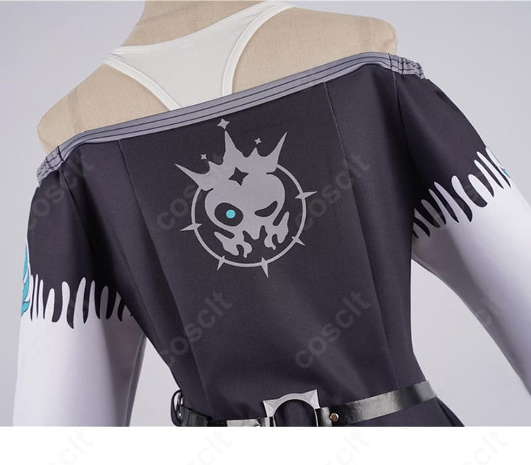 背面装飾の近接。背中の切り替え線と装飾の配置、縫製の仕上がりが分かる。