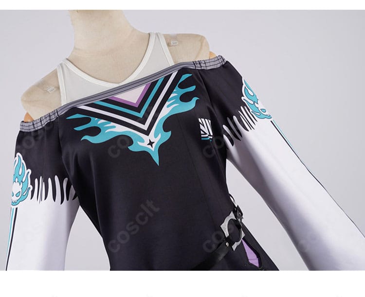 襟元装飾のディテール。刺繍とパイピング、装飾パーツの質感を捉えたアップ。