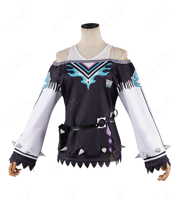 ホロライブ 輪堂千速 コスプレ衣装の正面全体。トップスとショートパンツのライン、襟と胸元の装飾が分かるスタイリング。