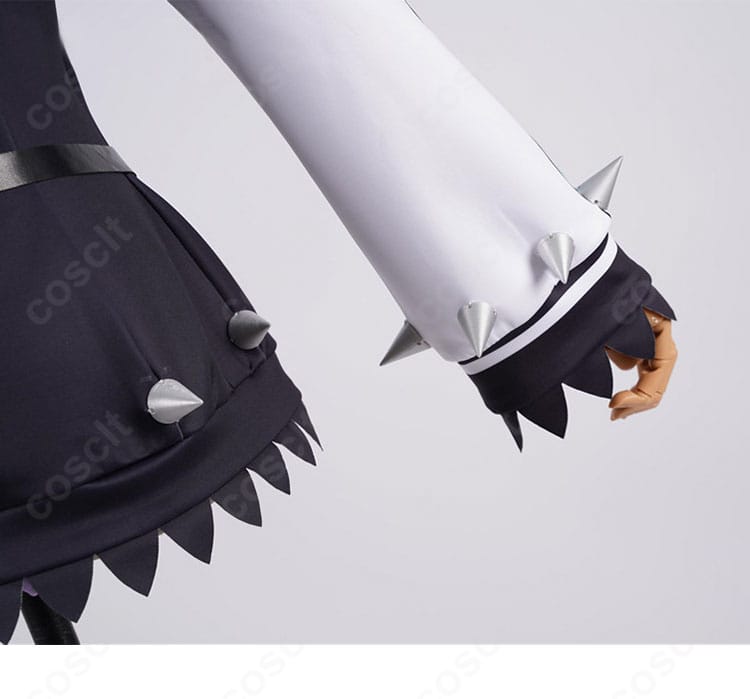 袖全体のディテール。生地の落ち感とステッチライン、光沢感が伝わるショット。