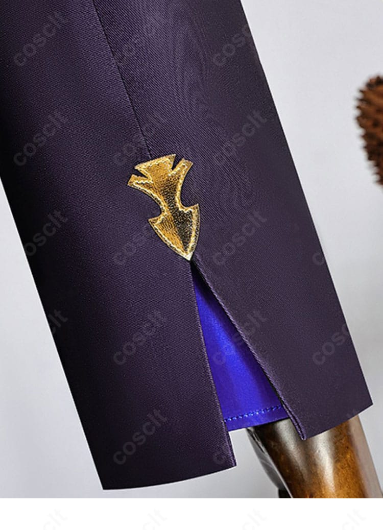 セノ衣装の袖口ディテール。刺繍の立体感とフィット感を確認できる。