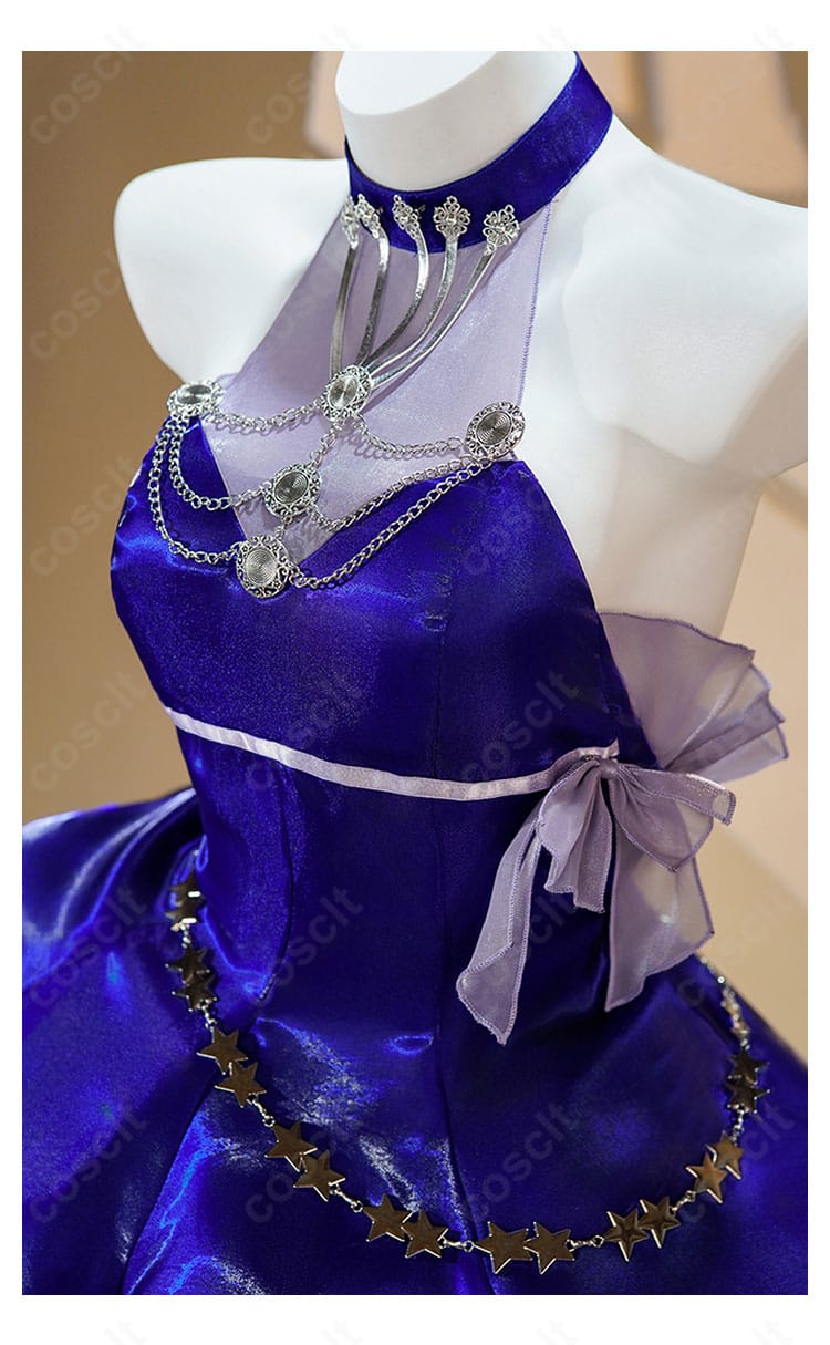 胸元の装飾ディテール。高コントラスト配色と立体感のあるパーツ