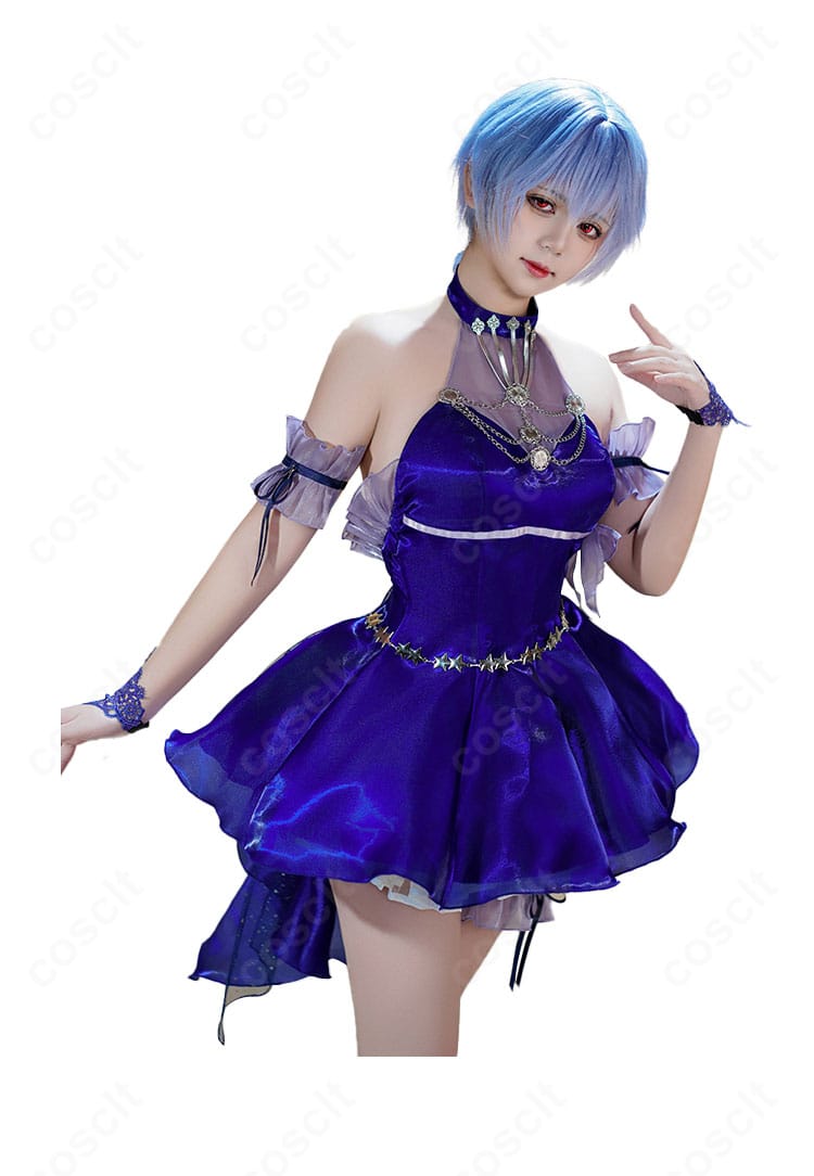 襟元ディテールの接写。配色ラインと縫製の仕上がりが分かるカット