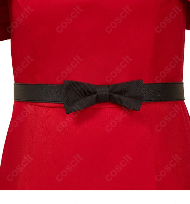 ウエストのベルト装飾アップ。質感と金具ディテールが際立つ再現写真。