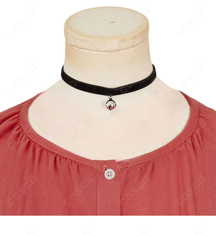 若月ニコ コスプレ衣装の首元アクセサリー詳細。ネックレスの装飾と衣装とのバランスが分かる接写。