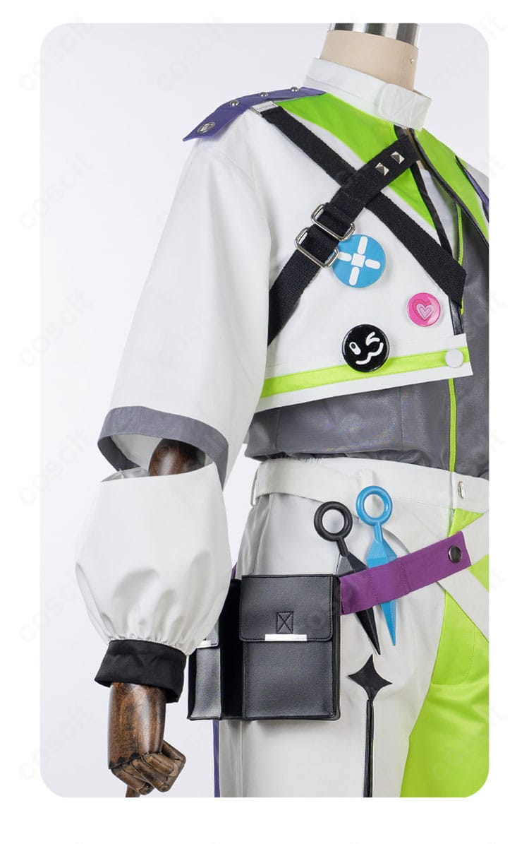 右袖の装飾アップ。刺繍とラインワークが際立つウィンクキラー特有の意匠。