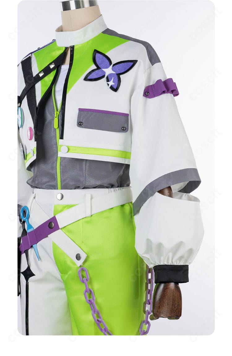 左袖の装飾ディテール。配色とステッチでサイバー感を表現した近接カット。