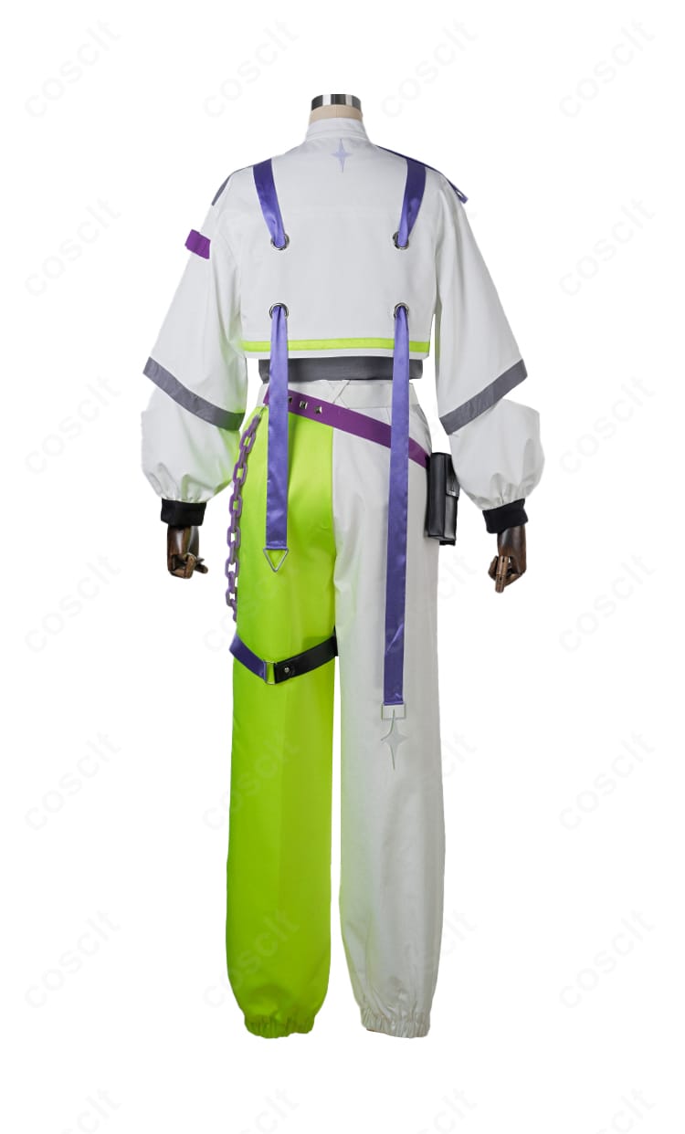 ウィンクキラー衣装の背面全景。コートのシルエットや装飾の配置を確認できる後ろ姿。