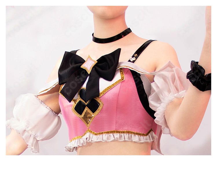 矢澤にこ衣装の襟元装飾アップ。チョーカーと襟の縁取り、装飾パーツの質感を示す詳細。