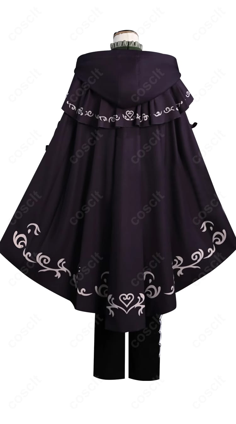 暁山瑞希 コスプレ衣装の背面。着脱式マントと背中のベルトディテールが見える構図。