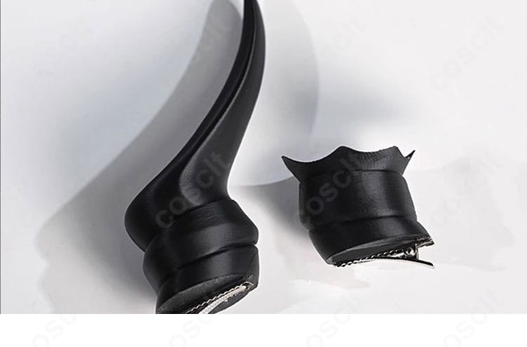 暁山瑞希 衣装の髪飾りディテール。可憐で華やかなパーツ形状と取り付け位置。