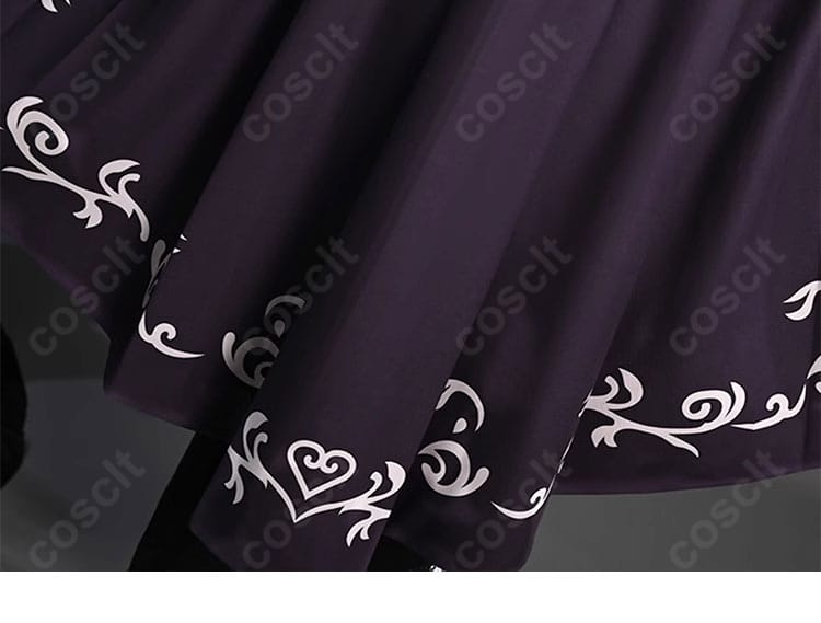 暁山瑞希 衣装のマント装飾ディテール。縁取りと柄のコントラストが分かる接写。