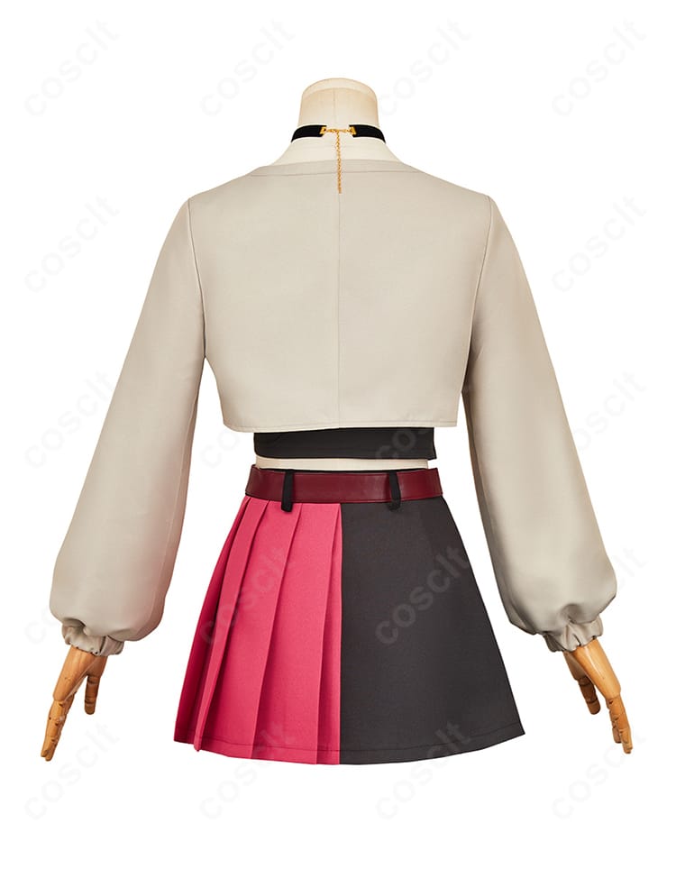 LAZARUS エレイナ衣装の背面。背面装飾と美しいAラインシルエットを強調。