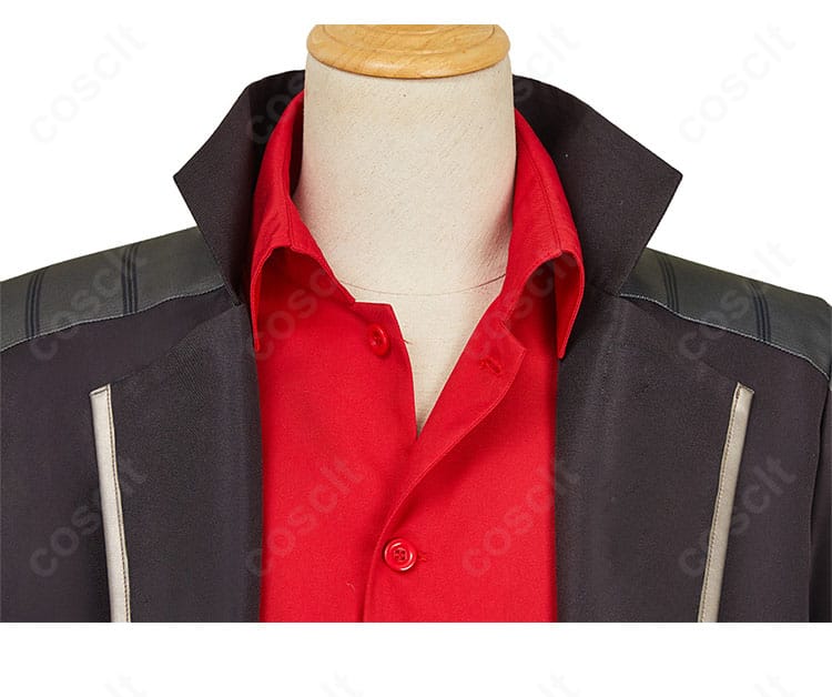 コート襟元の装飾ディテール。襟幅とステッチ、留め仕様が分かるクローズアップ。