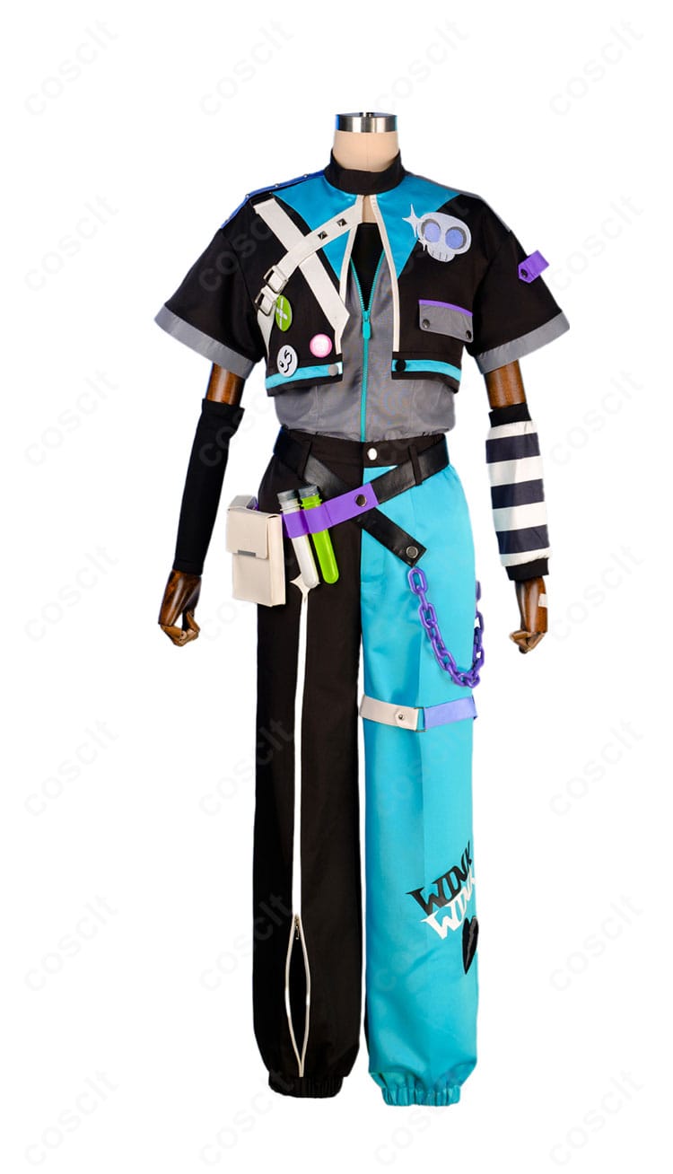 ウィンクキラー衣装の正面全体。コートのライン、ベルトと試験管アクセ、胸元ディテールが分かるカット。