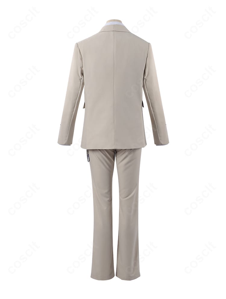 背面全景。背中の縫製ラインと裾の落ち感、後ろ姿のバランスが分かるセイヤ衣装の写真。