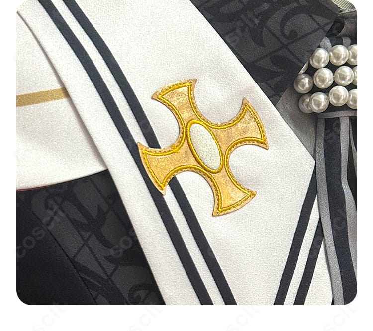 衣領部分の近接。ボタン配置と縫製ラインが分かるアップ