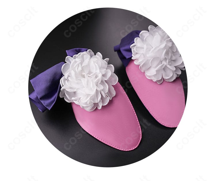 耳飾りアップ|星宮六喰の耳モチーフアクセサリーの形状と質感