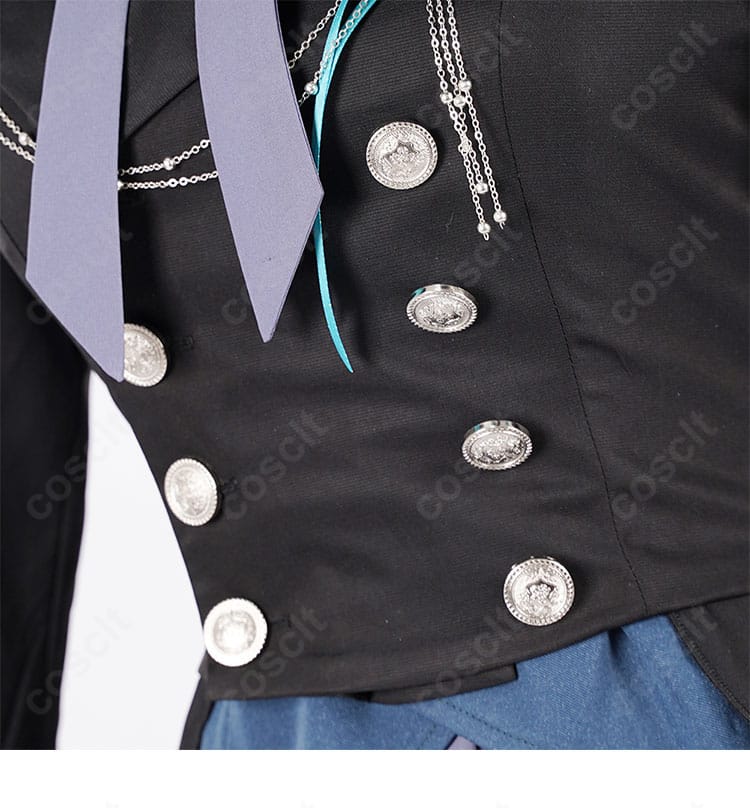 シエル・ファントムハイヴ 27巻衣装のボタン装飾。金具の質感までこだわった再現。