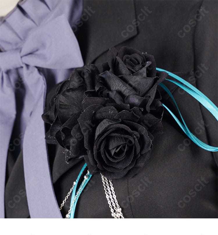 シエル・ファントムハイヴ 27巻衣装の胸飾りアップ。精緻な装飾で存在感を演出。