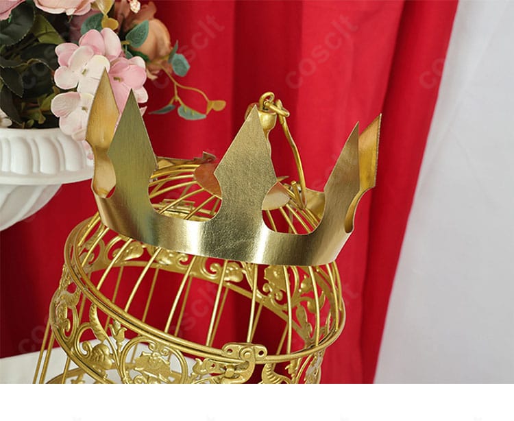 髪飾りのクローズアップ。造形と装飾パーツの精巧さを示すディテールショット。