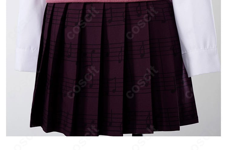 赤松楓 コスプレ衣装のスカートディテール。プリーツの立ち上がりと生地の質感、撮影映えする陰影表現を強調。