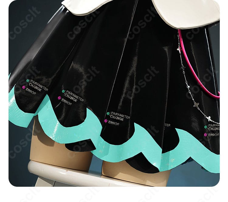 初音ミクNT版コスプレ衣装のスカート装飾。プリーツの表情と華やかな装飾パターンを撮影した画像。