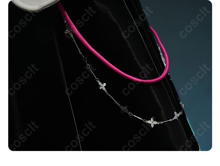 初音ミクNT版コスプレ衣装のウエスト装飾。結び目の形が整うリボンディテールの近接画像。