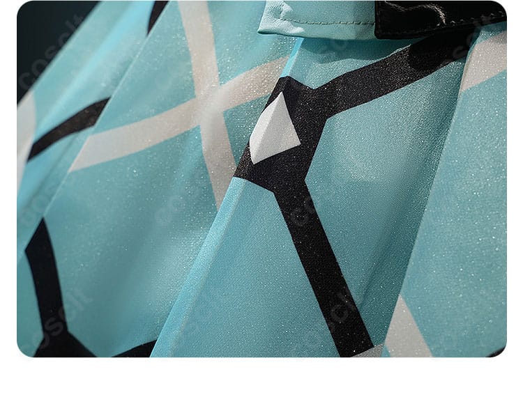 袖口の装飾ディテール。カフスの形状と装飾ライン、ステッチの整いが分かる。