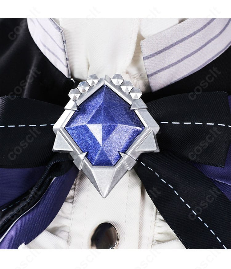 ビビアン衣装の襟元リボン装飾アップ。質感のあるリボンと金属調パーツが華やかな印象を強調。