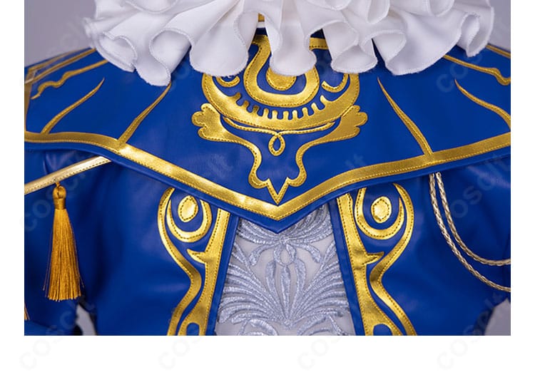 コート背面の切り替え線と装飾の近接。背中のディテールを高精度で再現した様子