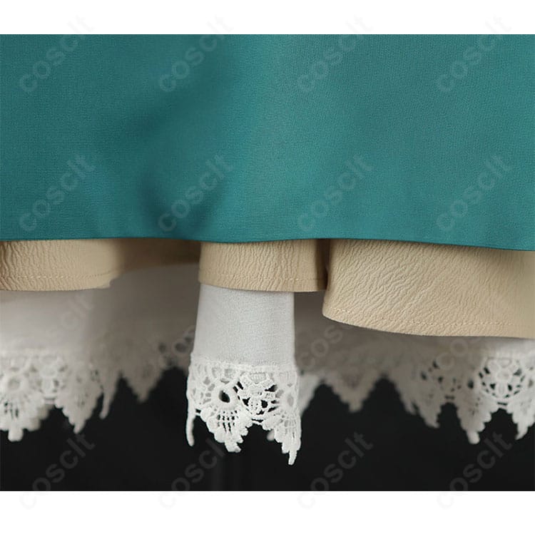 裾まわりの装飾ディテール。広がりのあるラインと縫い目の丁寧さが伝わる華やかな裾デザイン。