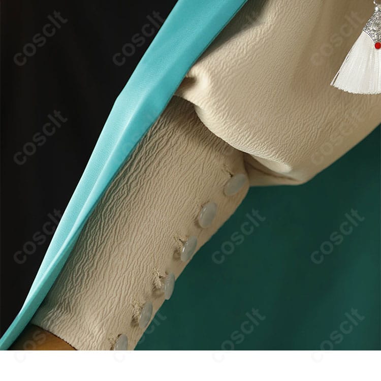 袖口の装飾ディテール。端処理と切り替えの精緻さで、作品らしいクラシックな雰囲気を再現。