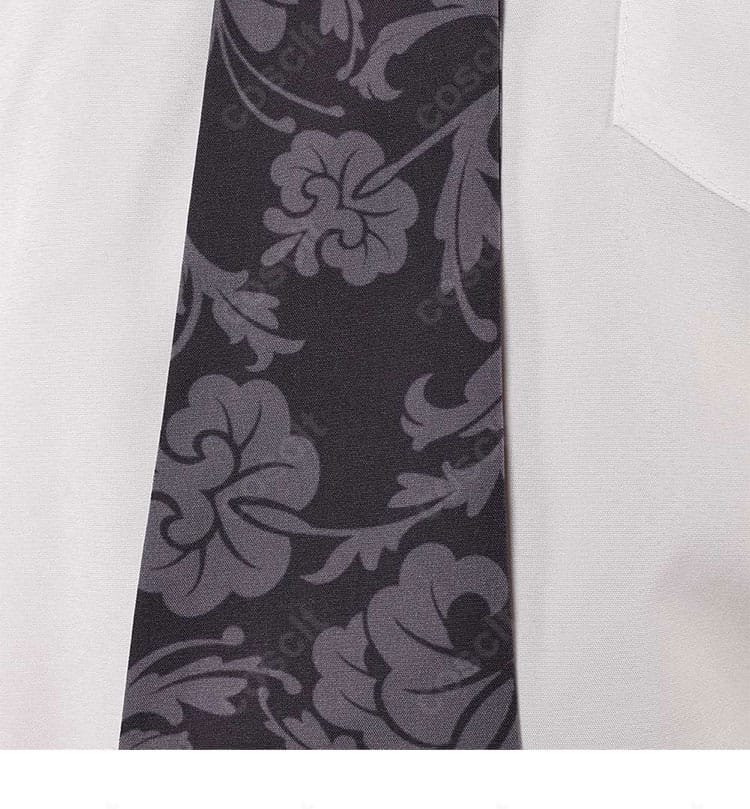 ネクタイ部分のクローズアップ。花柄模様の装飾がアクセントとなるヴィンセント衣装。