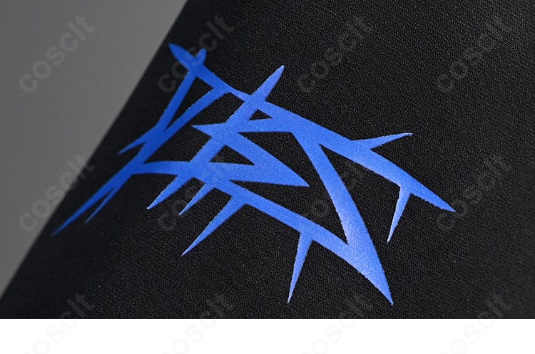 白石杏コスプレ衣装の袖口と袖飾りの近接。精巧な模様と素材感が映える仕立て。