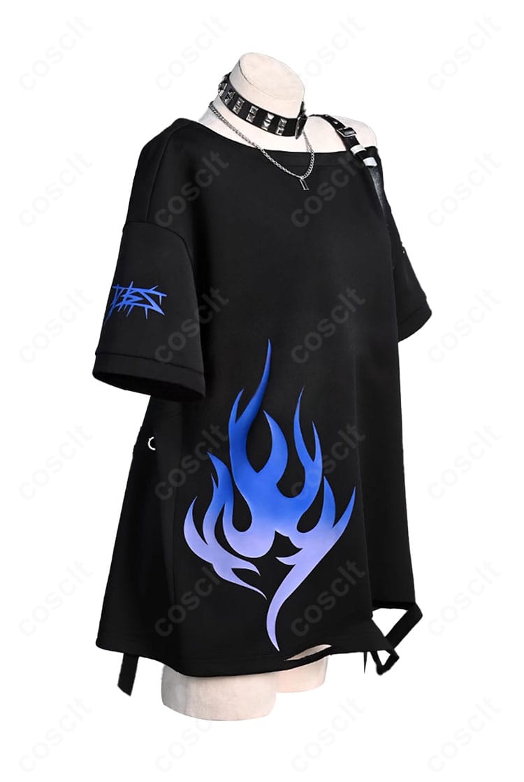 白石杏コスプレ衣装の側面。シルエットの美しさとアームカバーのラインを強調。