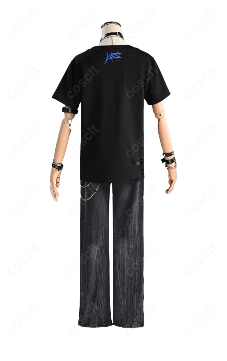 東雲彰人フューエル衣装の背面。飾りチェーンと背面ラインのディテールが確認できるカット。