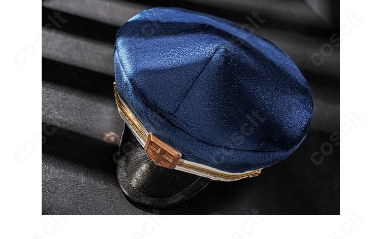 右袖の装飾ディテール。対称性と仕上げの良さが伝わるクローズアップ。