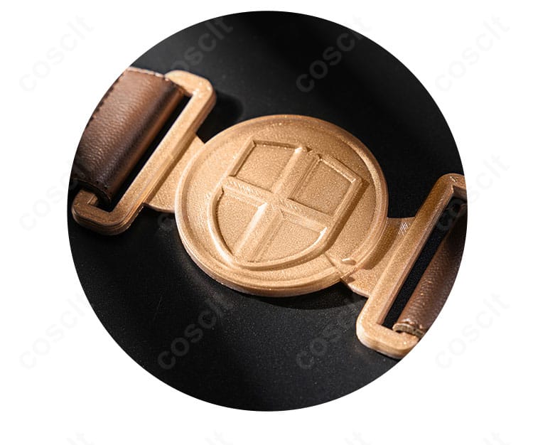 レストレード警部衣装の腰ベルト周辺ディテール。金具とチェーンの意匠がゴージャスに映える。