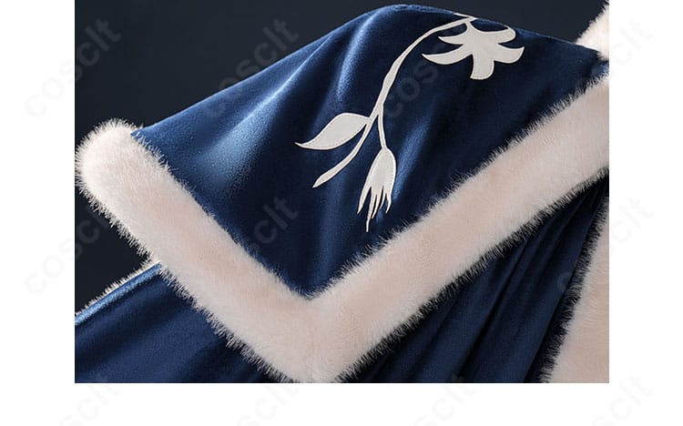 ホセ・バーデン コスプレの襟元装飾クローズアップ。刺繍と縁取りの仕上がりがわかる一枚。