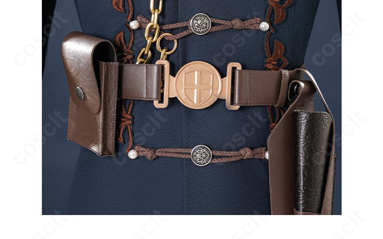 レストレード警部コスの披肩装飾ディテール。縁の装飾と留め具の再現性を示す写真。