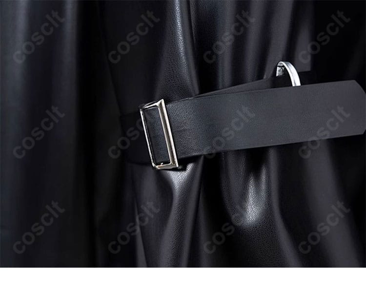 コート背面のリボン装飾アップ。エレガントさを加えるアクセント。