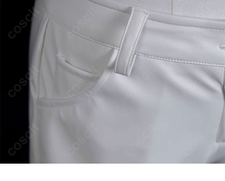 ショートパンツのポケット装飾。機能性とデザイン性を両立した意匠。