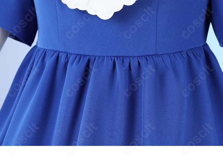 ウエスト周りのディテール（ベルト位置と切り替えライン）