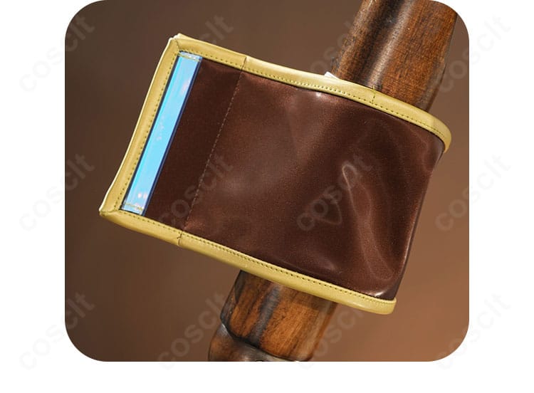 巡音ルカ コスプレ衣装の腕飾り正面。象徴的なアームカフの形状と質感を再現。